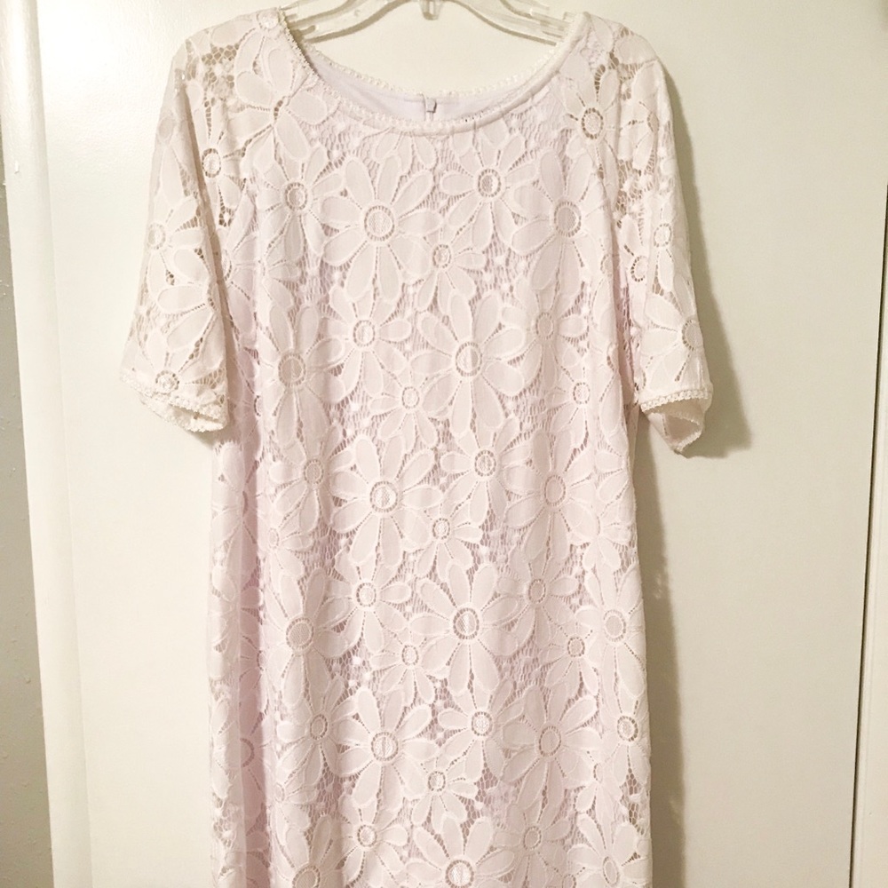 3/4 length sleeved lace dress with zipper back
